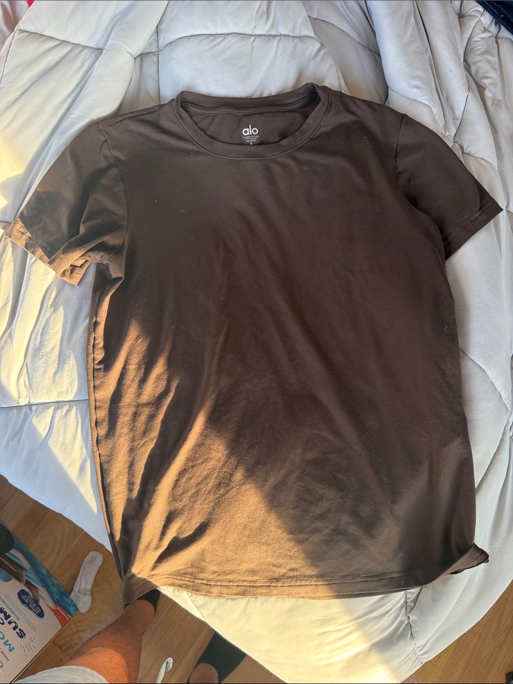 Alo Men’s athletic Crew Neck T-Shirt in Dark Brown